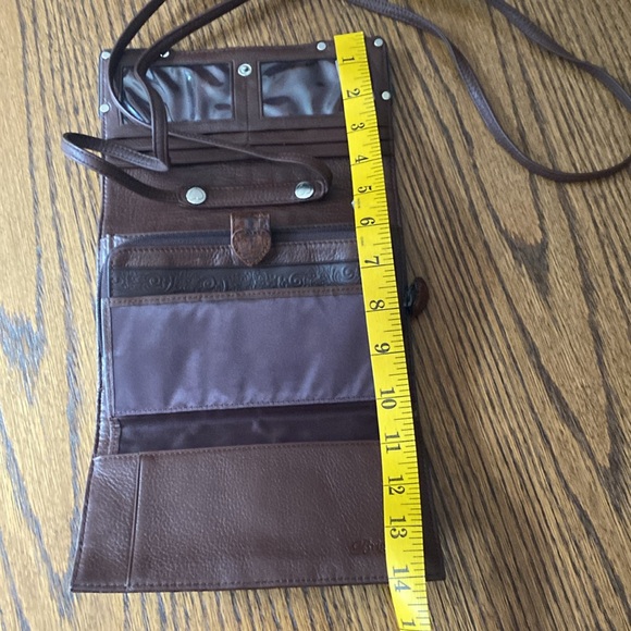 BRIGHTON LEATHER CROSSBODY CLUTCH . - Picture 8 of 16